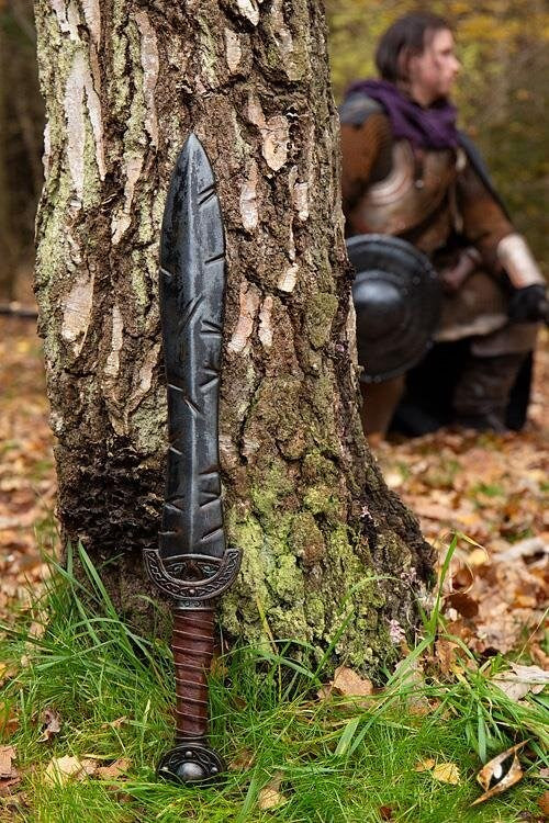 Battleworn Celtic Leaf Sword - 60 cm Larp/Grv